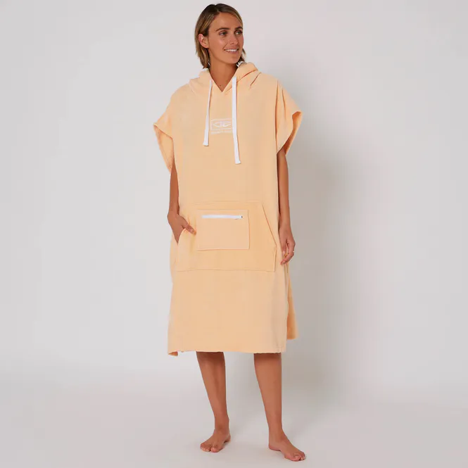 Hovedbilde O&E - Skifteponcho med hette - Peach